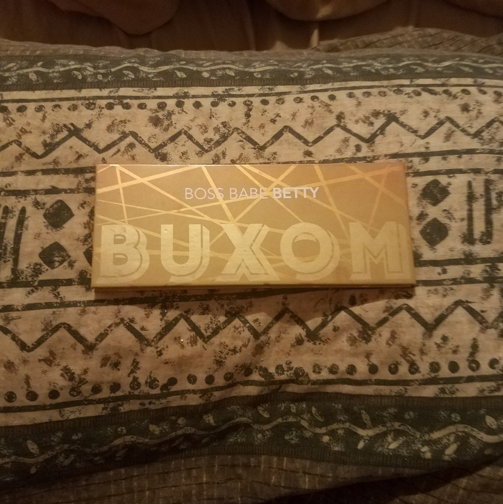 Buxom boss babe betty.